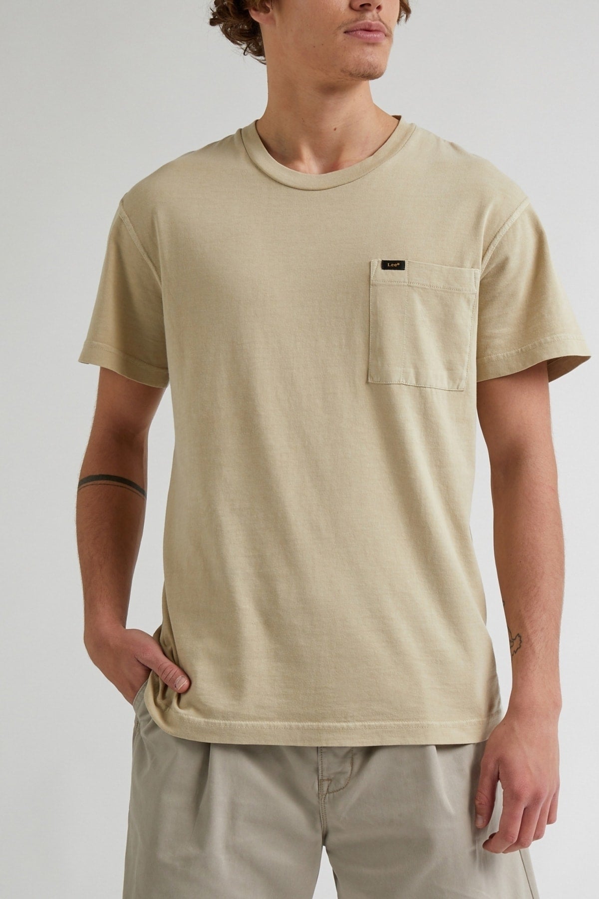 Lee Erkek Oversize Minimalist Cep Detaylı Tişört - Günlük Stil Translation missing: tr.content.product_image_main
