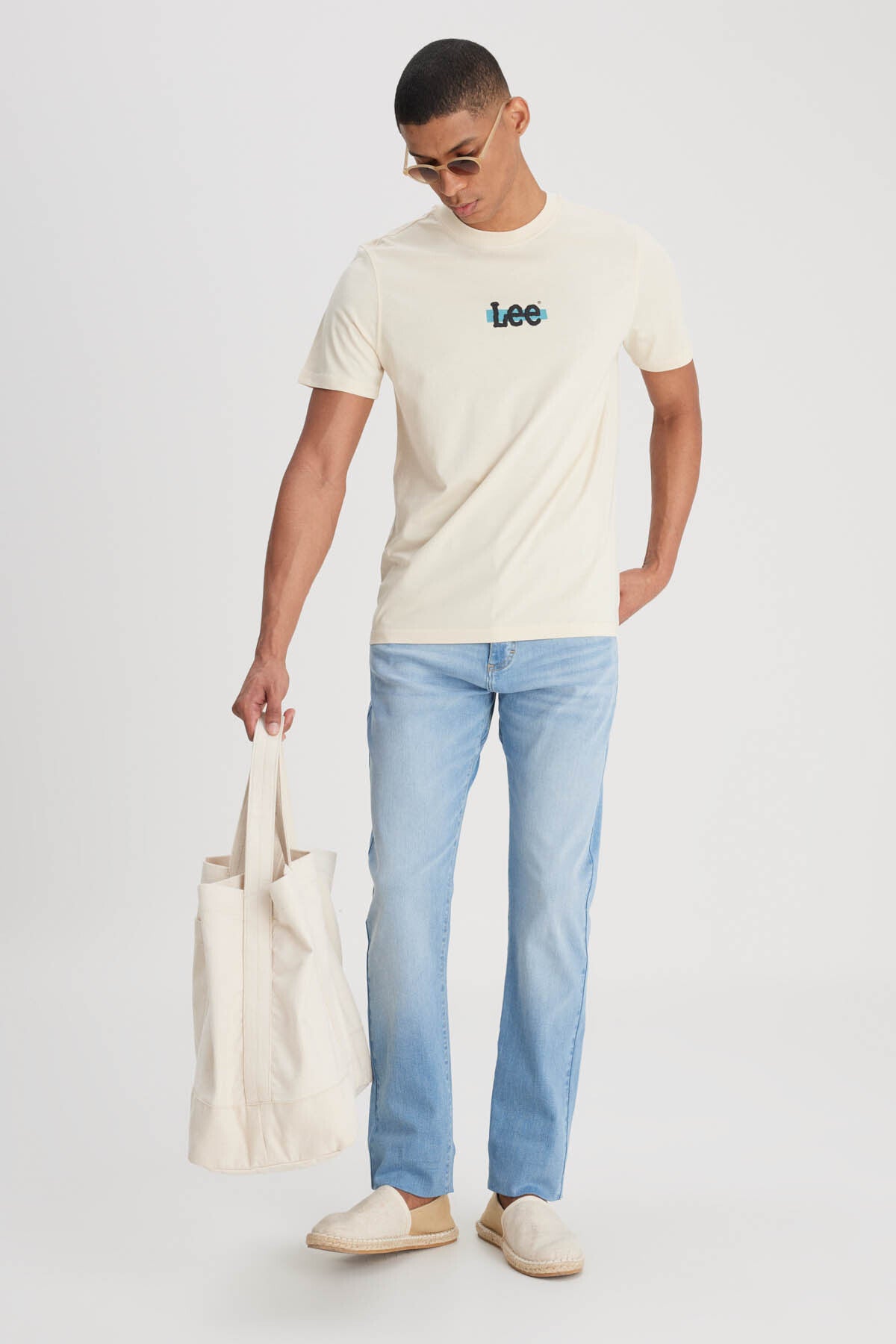 Lee Minimalist Kısa Kol Yuvarlak Yaka Erkek T-Shirt - Günlük Kombinleriniz İçin Translation missing: tr.content.product_image_secondary