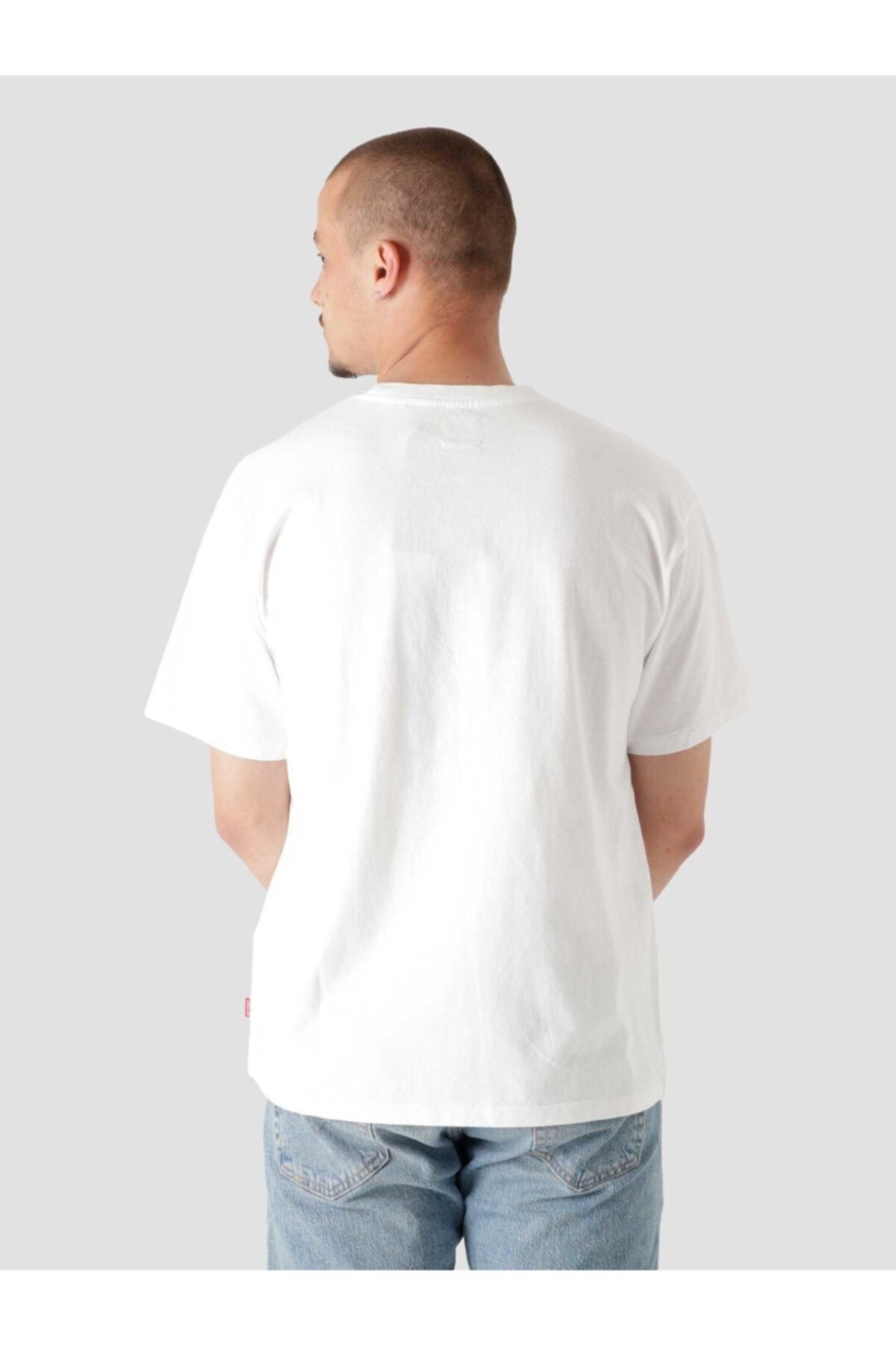 Levi's Oversize Minimalist Erkek T-Shirt - Rahat ve Şık Translation missing: tr.content.product_image_secondary