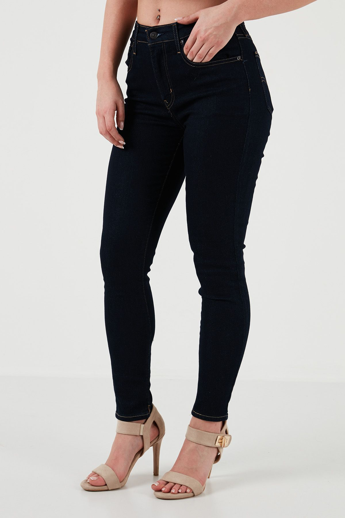 Levis Kadın Yüksek Bel Slim Fit Dar Paça Bilek Boy Denim Kot Pantolon İkincil görsel