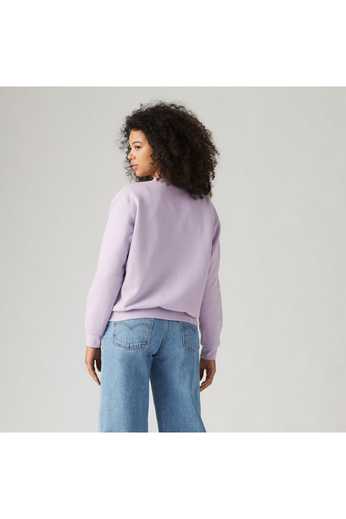 Levi's Oversized Yuvarlak Yaka Uzun Kol Kadın Sweatshirt - Minimalist Tarz Translation missing: tr.content.product_image_secondary