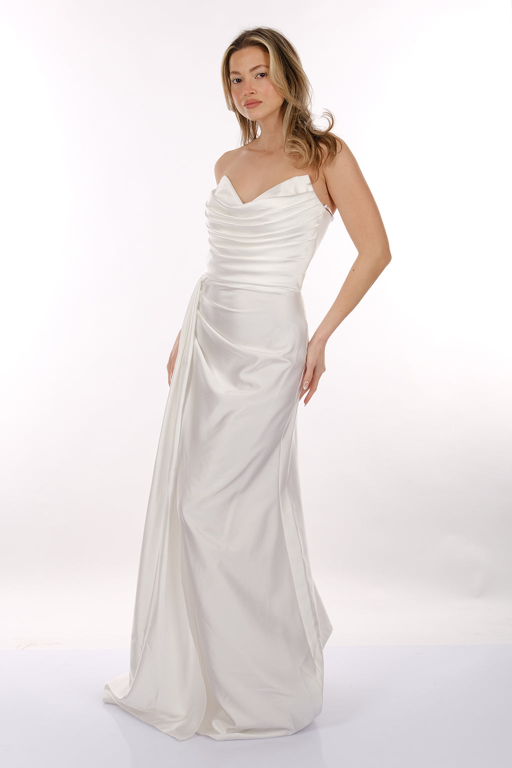 Maxra Govana Straplez Önden Yırtmaçlı Balık Kesim Saten Abiye Elbise