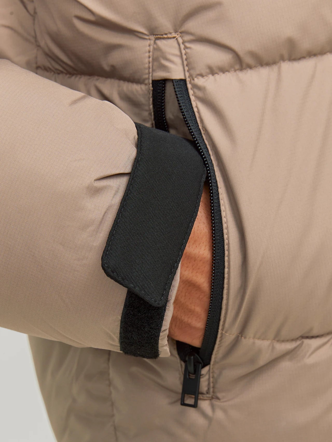 Jack&Jones Minimalist Oversize Kapüşonlu Erkek Kışlık Mont