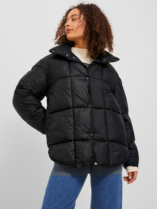 Jack&Jones JJXX Oversize Kapüşonlu Şişme Mont - Kışlık Sıcaklık ve Şıklık