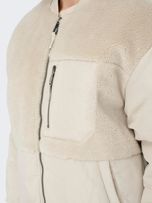 Only Oversize Peluş Detaylı Fermuarlı Kadın Kışlık Mont