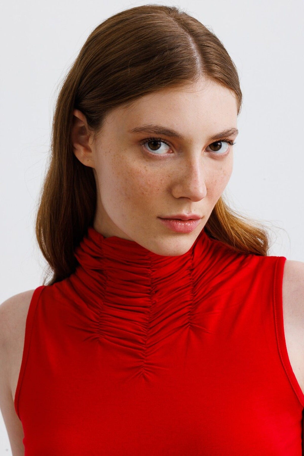 On Minimalist Boğazlı Crop Bluz - Kolsuz - Günlük Tarz