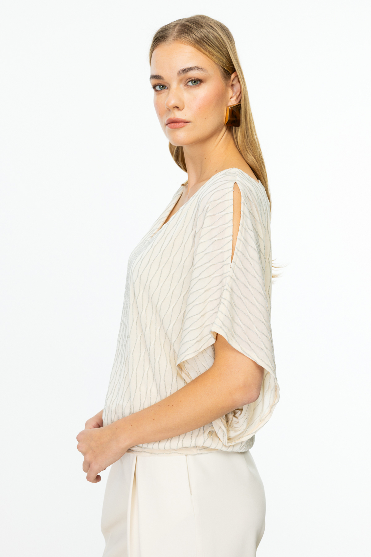 On Kadın V Yaka Oversize Minimalist Bluz - Şifon Kumaş