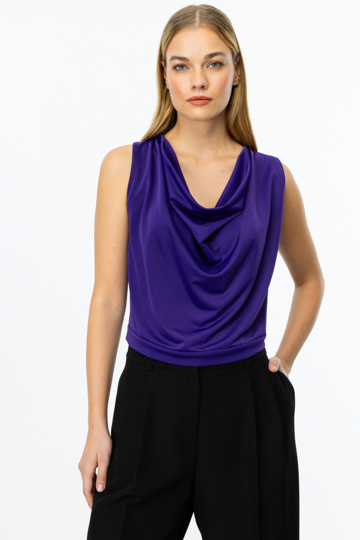 On Kadın Minimalist Crop Bluz - Kayık Yaka Kolsuz - Yazlık Ana görsel