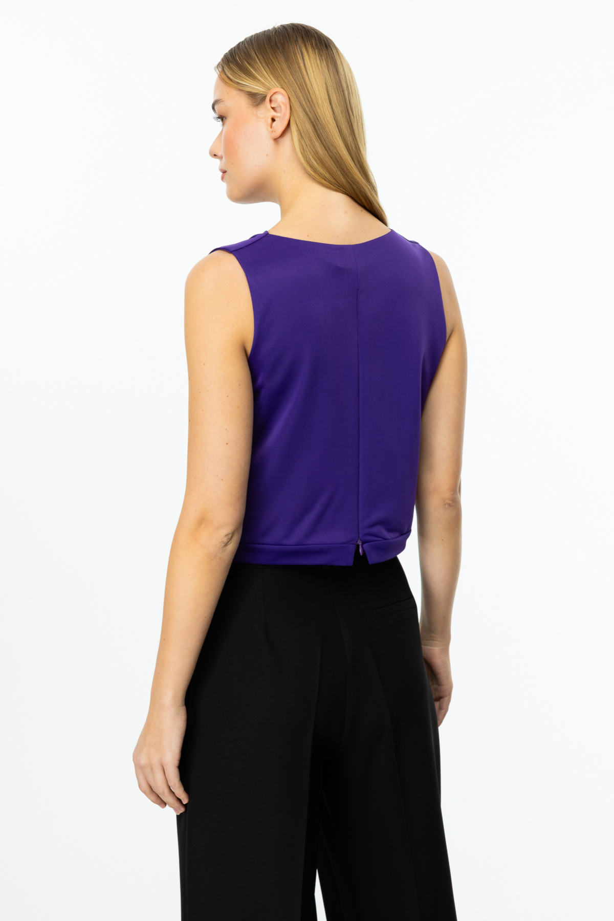 On Kadın Minimalist Crop Bluz - Kayık Yaka Kolsuz - Yazlık
