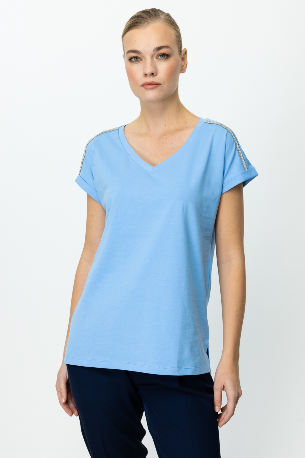 On Minimalist V Yaka Oversize Kadın Bluz - Rahat ve Şık Translation missing: tr.content.product_image_main