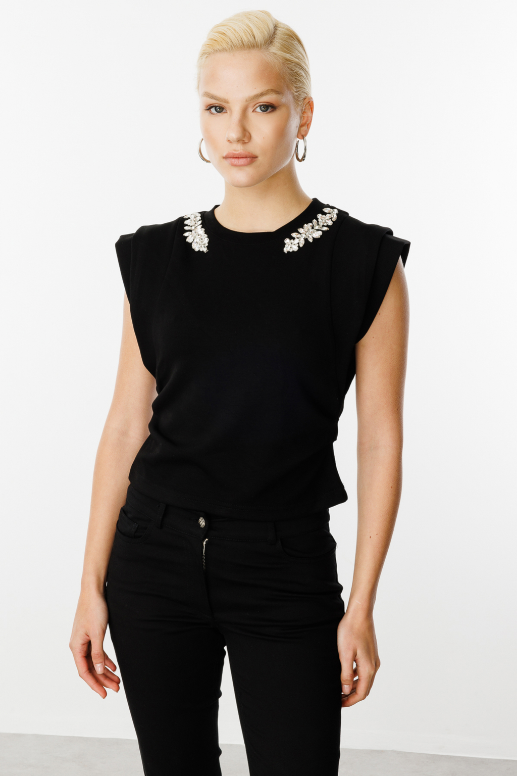 On Minimalist Taş Detaylı Crop Bluz - Kısa Kollu Günlük Bluz