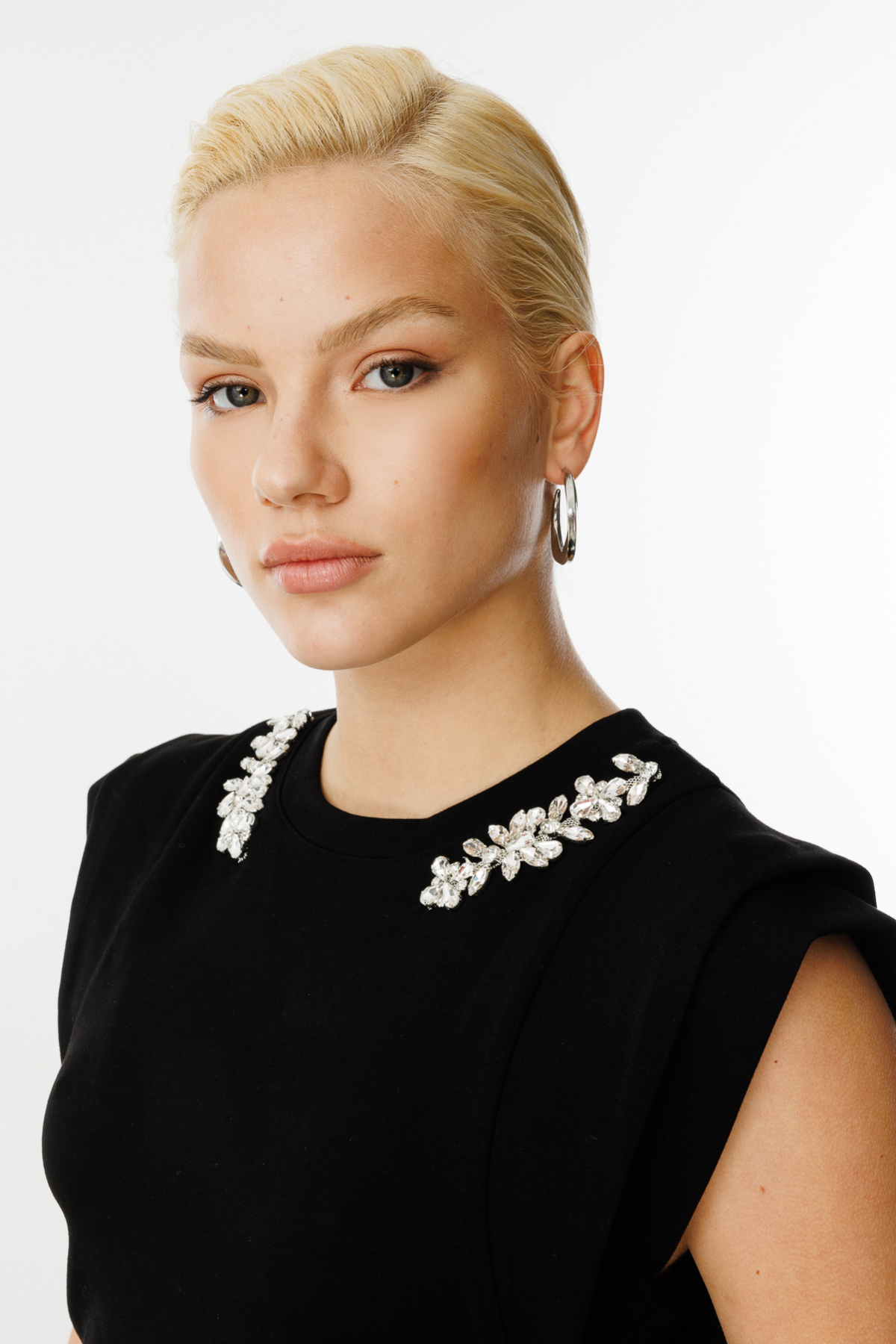 On Minimalist Taş Detaylı Crop Bluz - Kısa Kollu Günlük Bluz