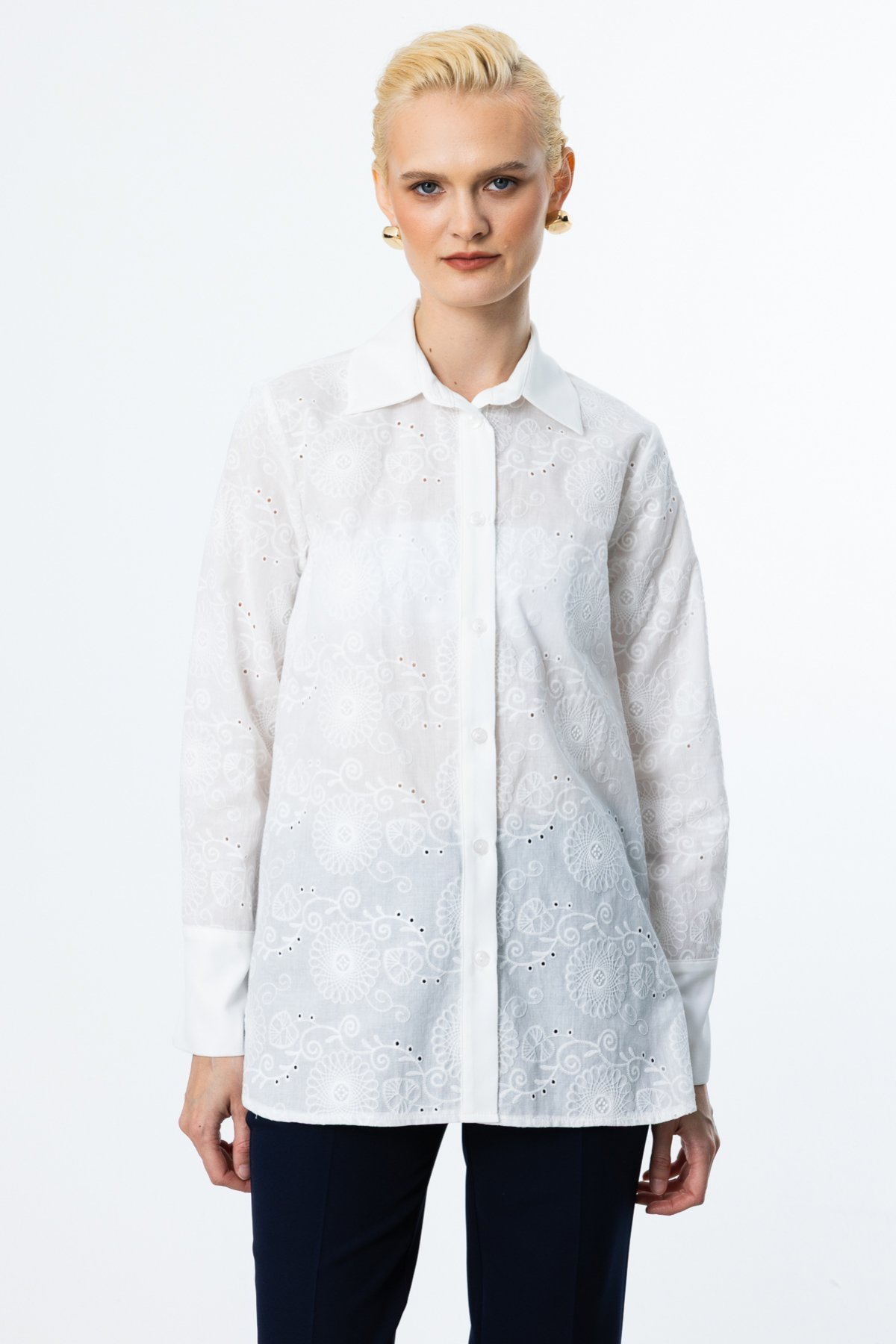 On Kadın Oversize Uzun Kol Nakışlı Gömlek - Minimalist Tarz Ana görsel