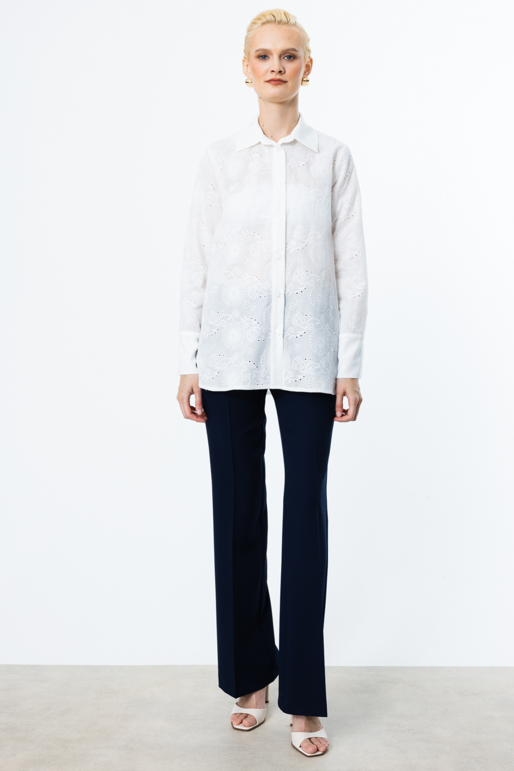On Kadın Oversize Uzun Kol Nakışlı Gömlek - Minimalist Tarz