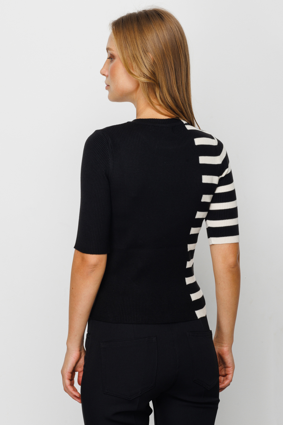 On Kadın Minimalist Yarım Çizgili Kısa Kol Crop Kazak