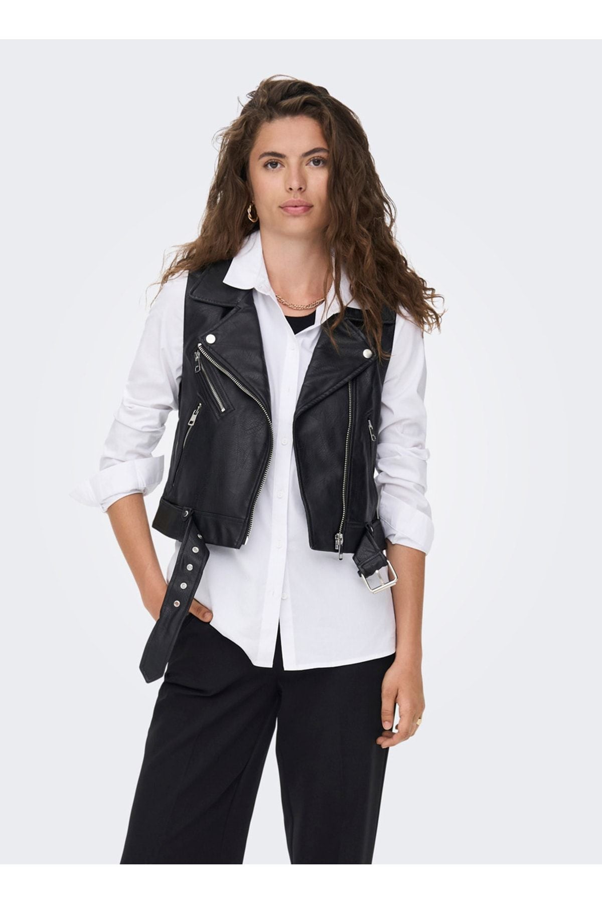 Only Crop Deri Yelek: Minimalist Streetwear Tarzı - Hemen Al! Translation missing: tr.content.product_image_main