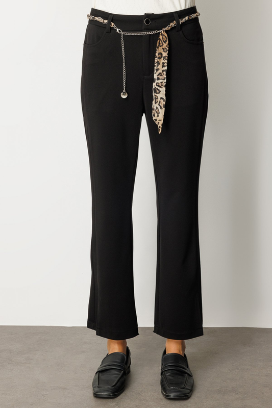 Ekol Paçası Yırtmaçlı Zincir Kemerli Pantolon