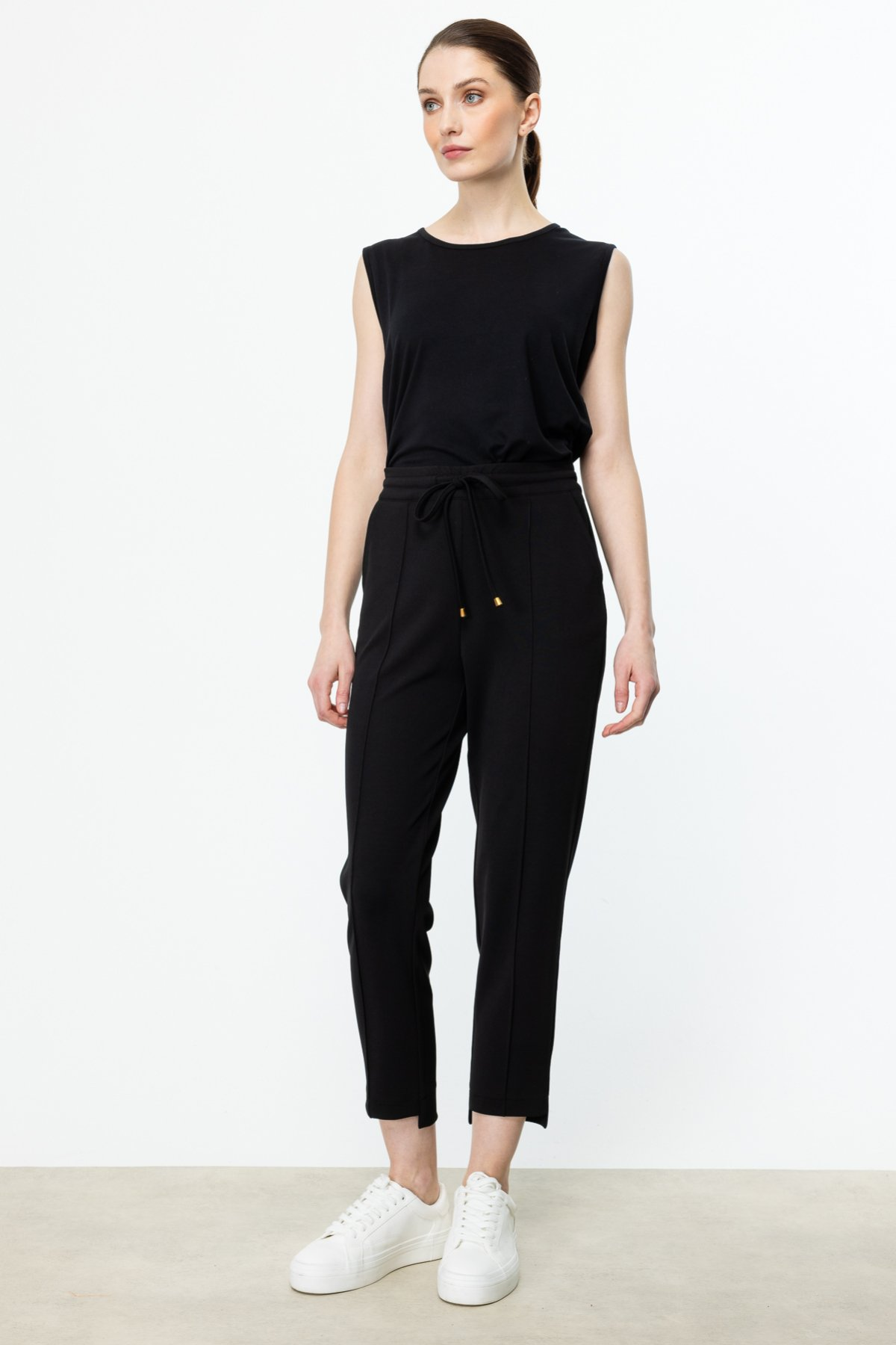 On Kadın Crop Pantolon: Minimalist, Rahat, Günlük Stil İkincil görsel
