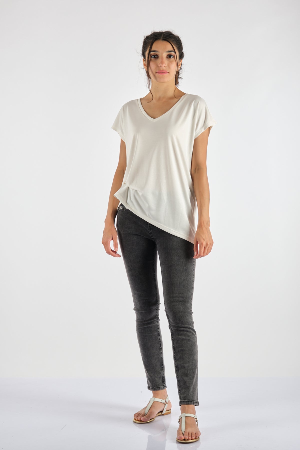 Garmenty Oversize V Yaka Kadın T-Shirt - Rahat ve Şık Translation missing: tr.content.product_image_main