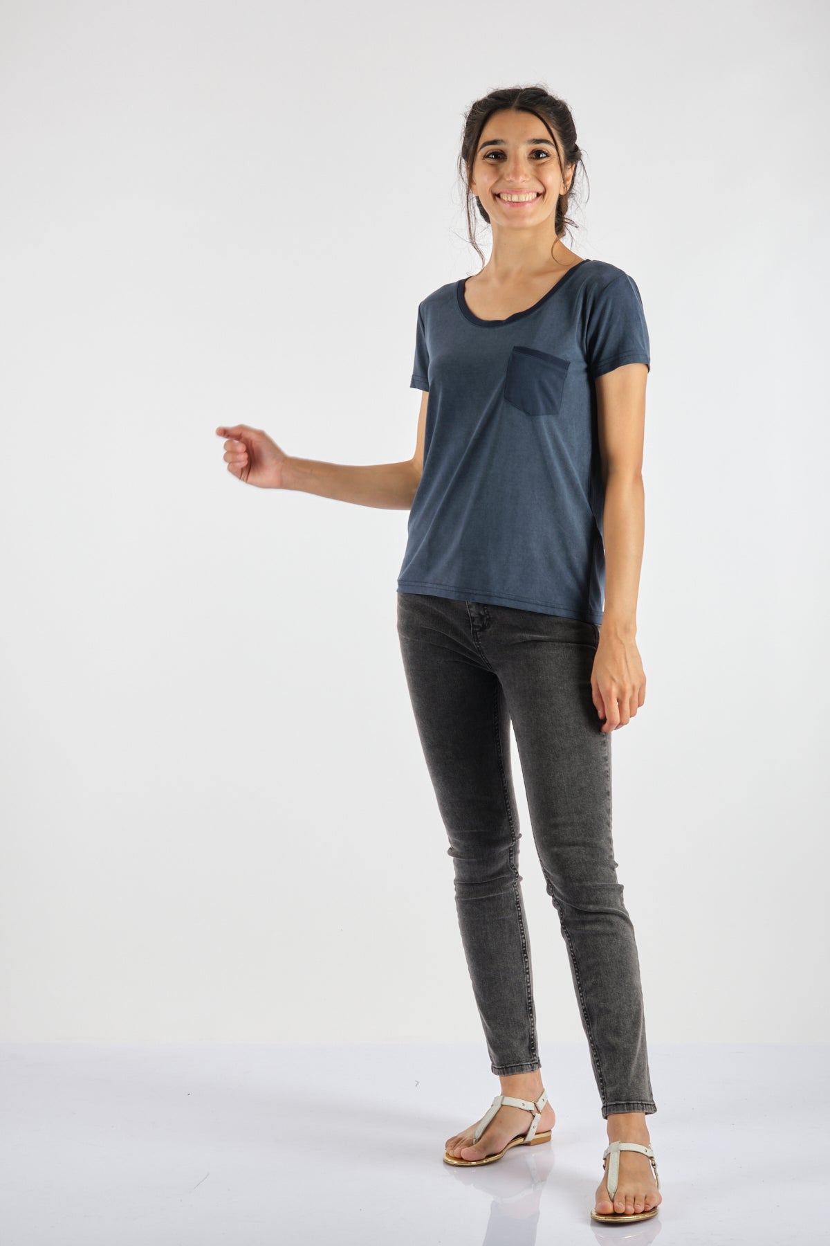 Garmenty Minimalist Yuvarlak Yaka Kısa Kol Kadın T-Shirt - Günlük Şıklık