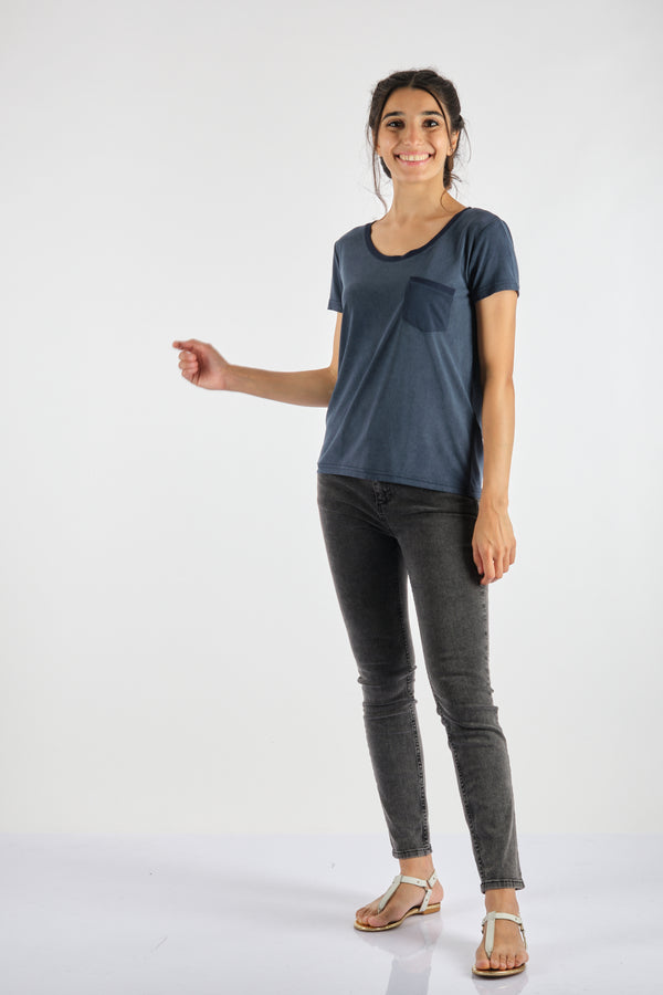 Garmenty Minimalist Yuvarlak Yaka Kısa Kol Kadın T-Shirt - Günlük Şıklık