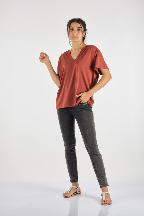Garmenty Oversize V Yaka Kısa Kol Minimalist Kadın T-Shirt - Günlük Şıklık