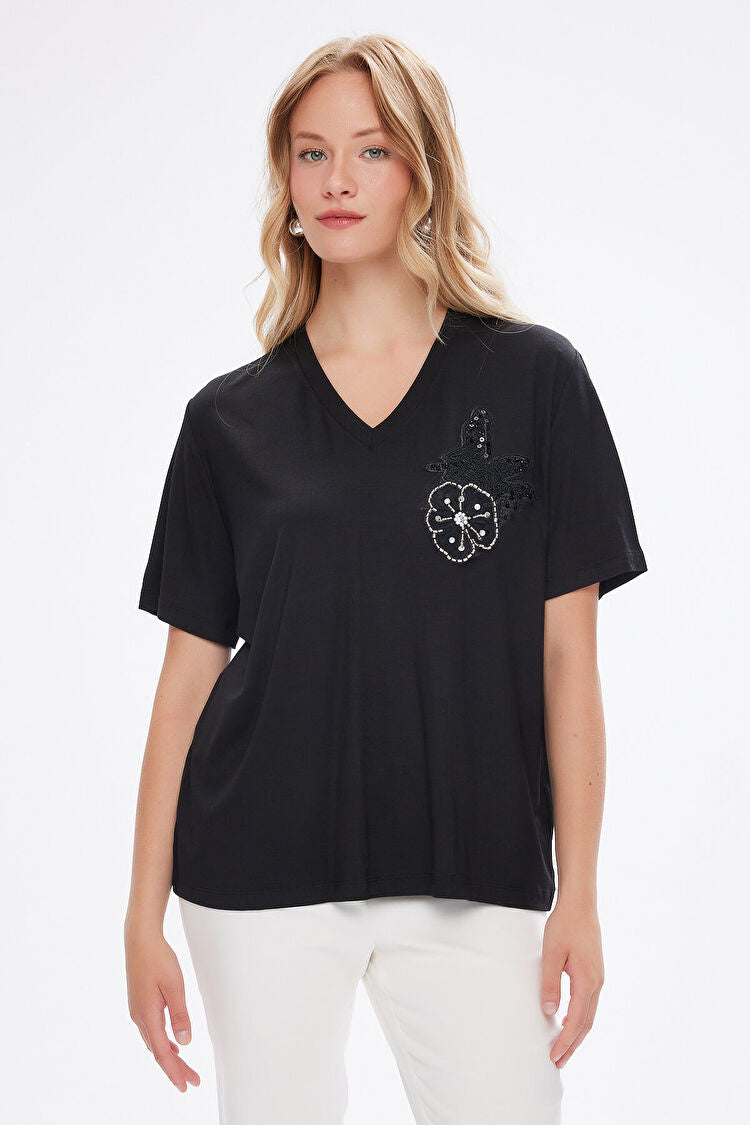 Taş Boncuk Aplikeli V Yaka Tshirt UW27TSH096 Ana görsel