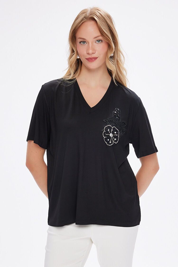 Taş Boncuk Aplikeli V Yaka Tshirt UW27TSH096