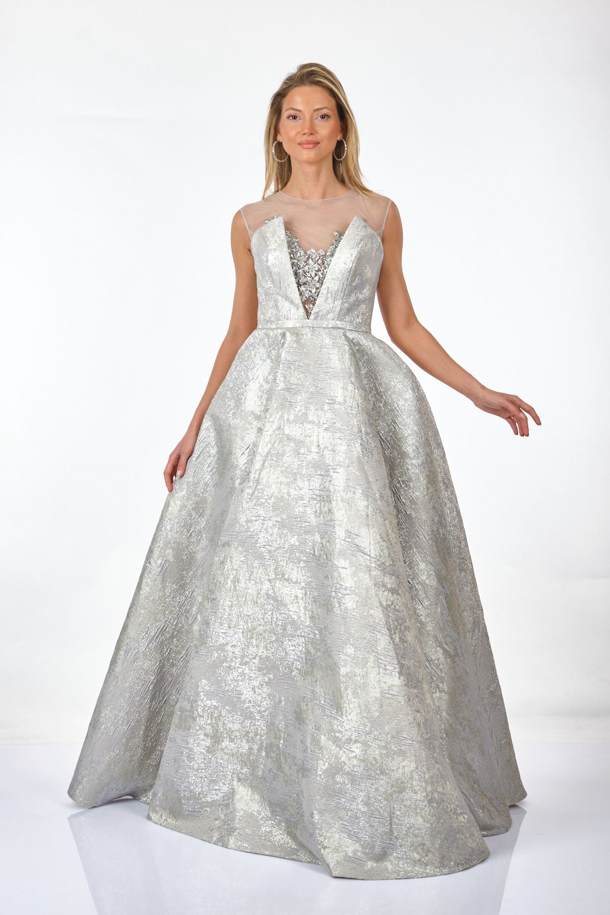 Tiara Metalik Abiye Elbise - Kolsuz Maxi, V Yaka, Özel Günler İçin Translation missing: tr.content.product_image_secondary