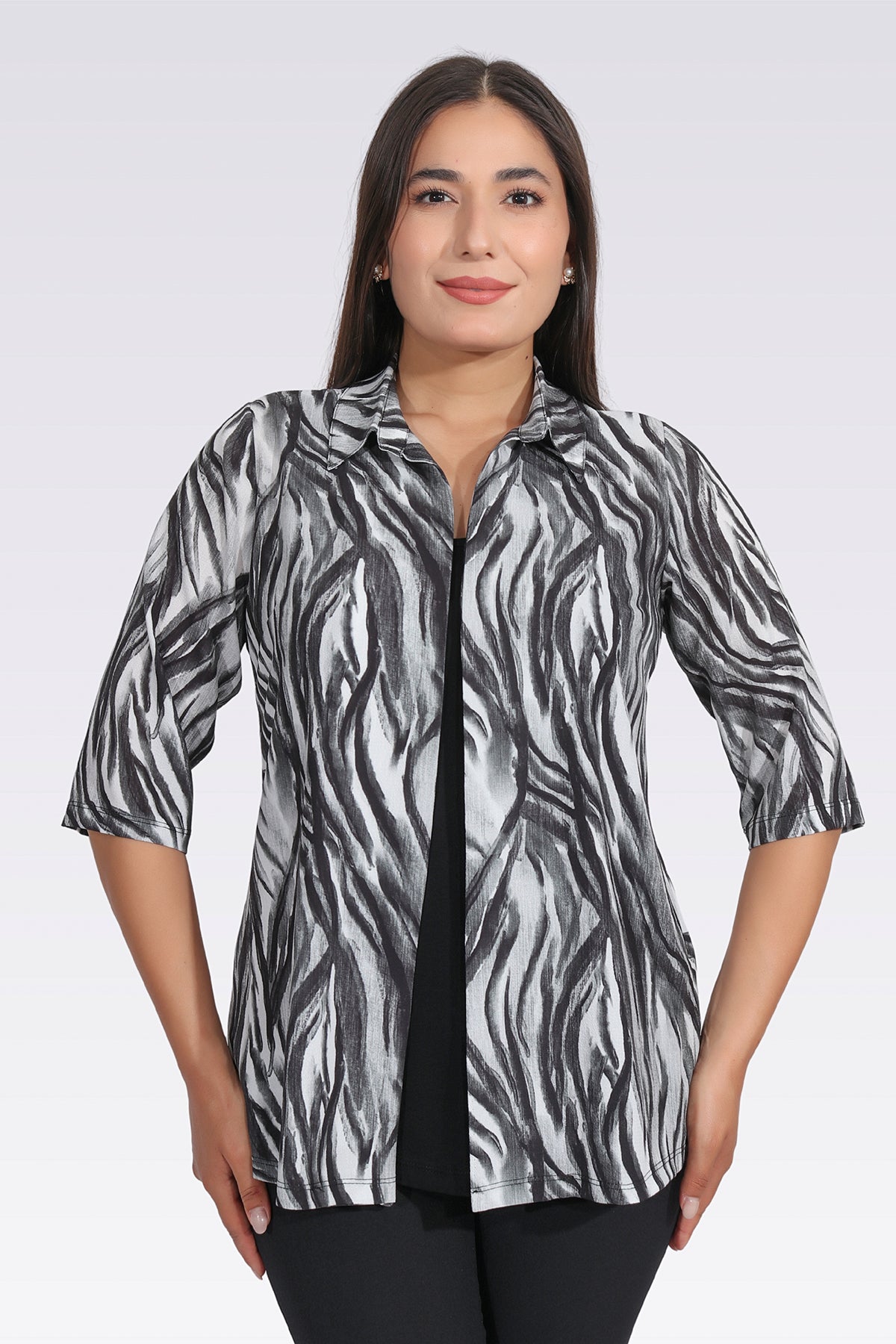 Tolga Saraçoğlu Kadın Bluz - Minimalist Zebra Desenli 3/4 Kol Oversize Translation missing: tr.content.product_image_main