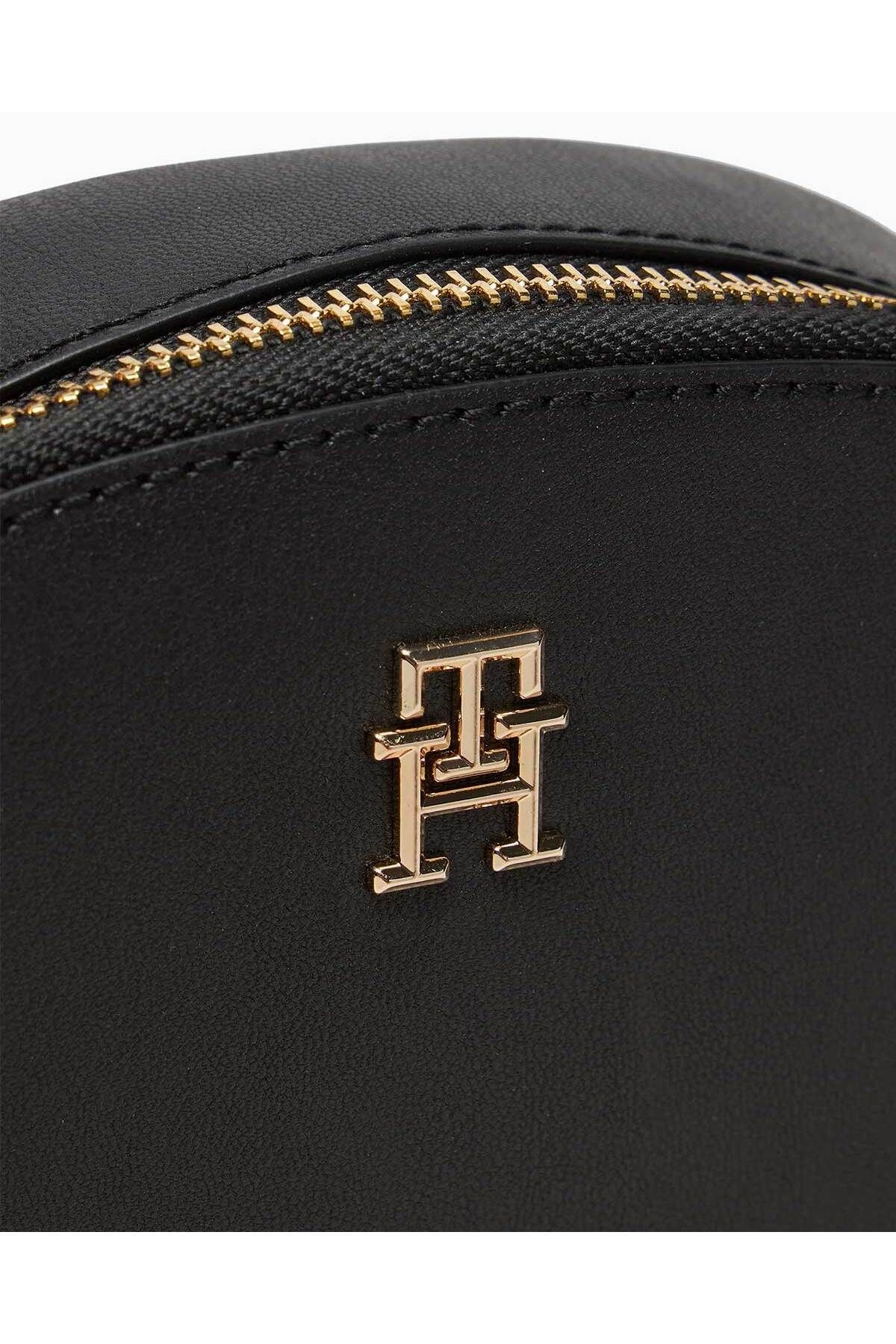 Tommy Hilfiger Kadın Yarım Ay Askılı Çanta AW0AW16482 Translation missing: tr.content.product_image_secondary