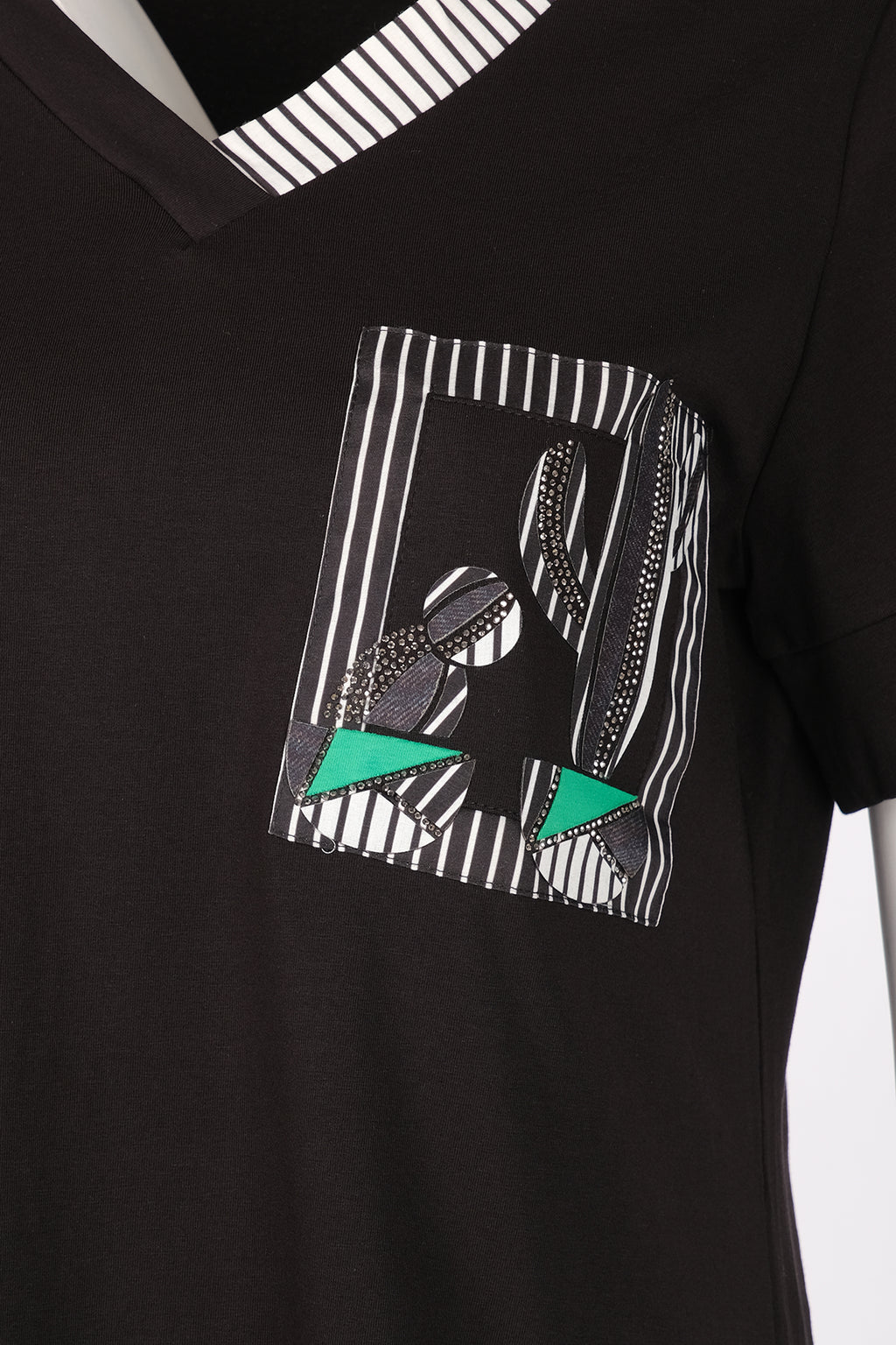 Vedi-bb Minimalist V Yaka Kısa Kol Kadın T-Shirt - Günlük Kombinleriniz İçin