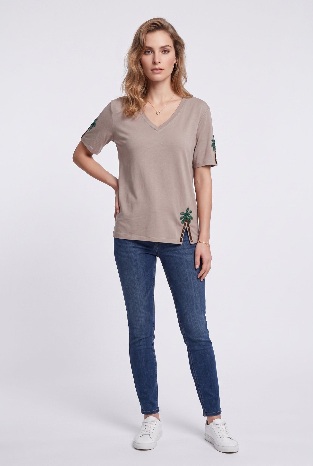 Vedi-bb Kadın V Yaka Pamuk Karışımlı Kısa Kol Palmiye Nakışlı T-Shirt İkincil görsel