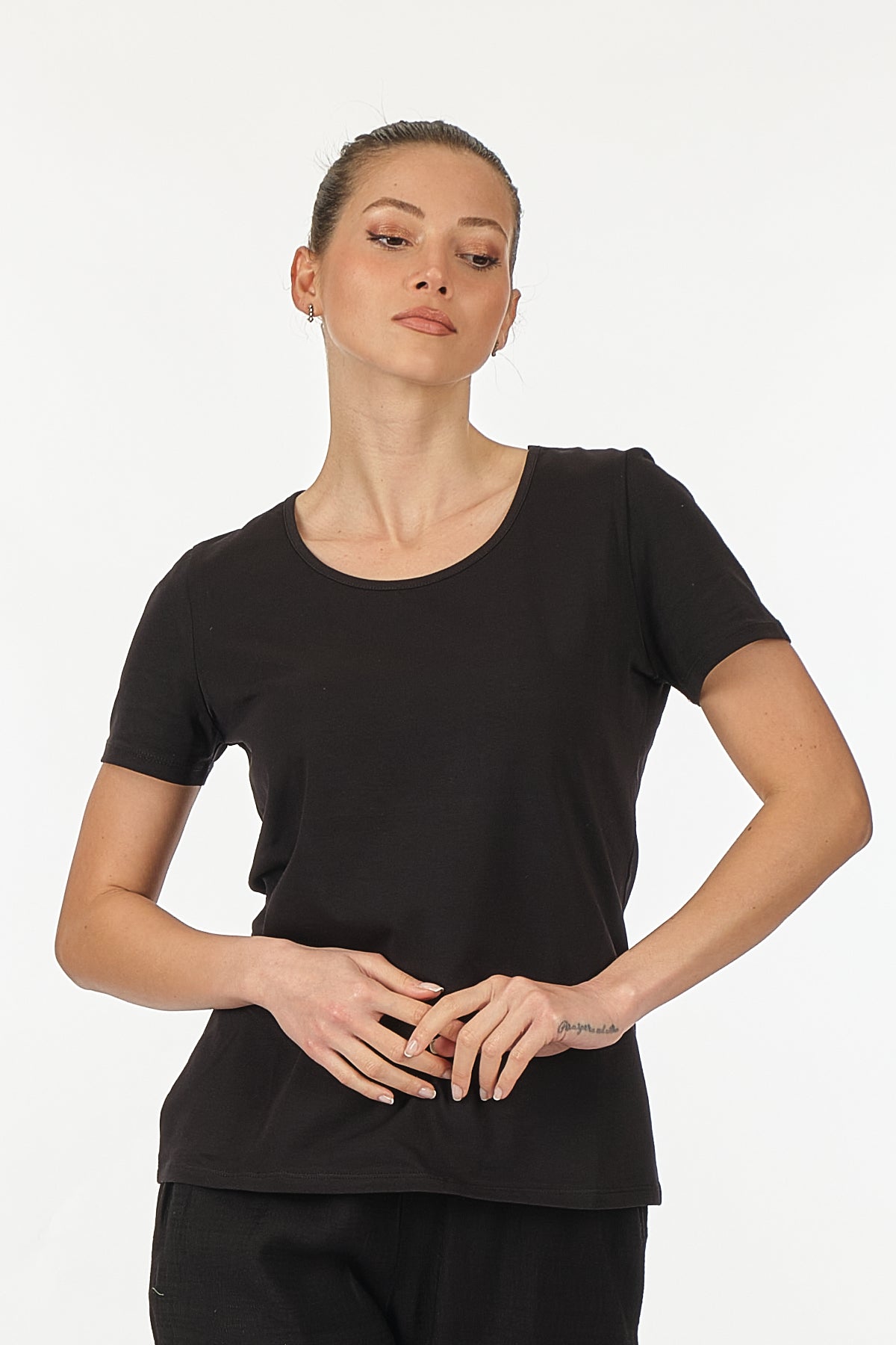 Vedi Minimalist Kadın T-Shirt - Kısa Kol Yuvarlak Yaka - Günlük