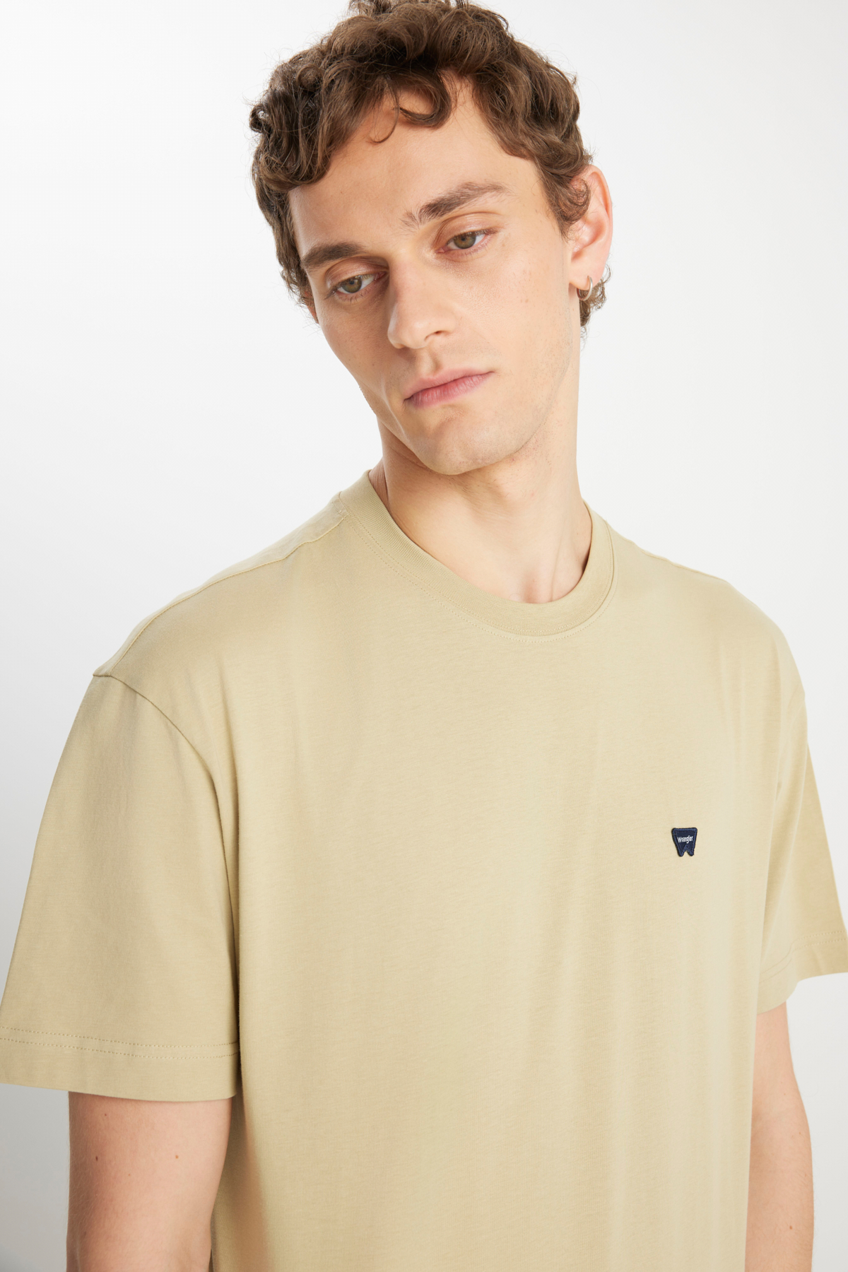 Wrangler Oversize Erkek T-Shirt - Minimalist Günlük Stil Translation missing: tr.content.product_image_secondary