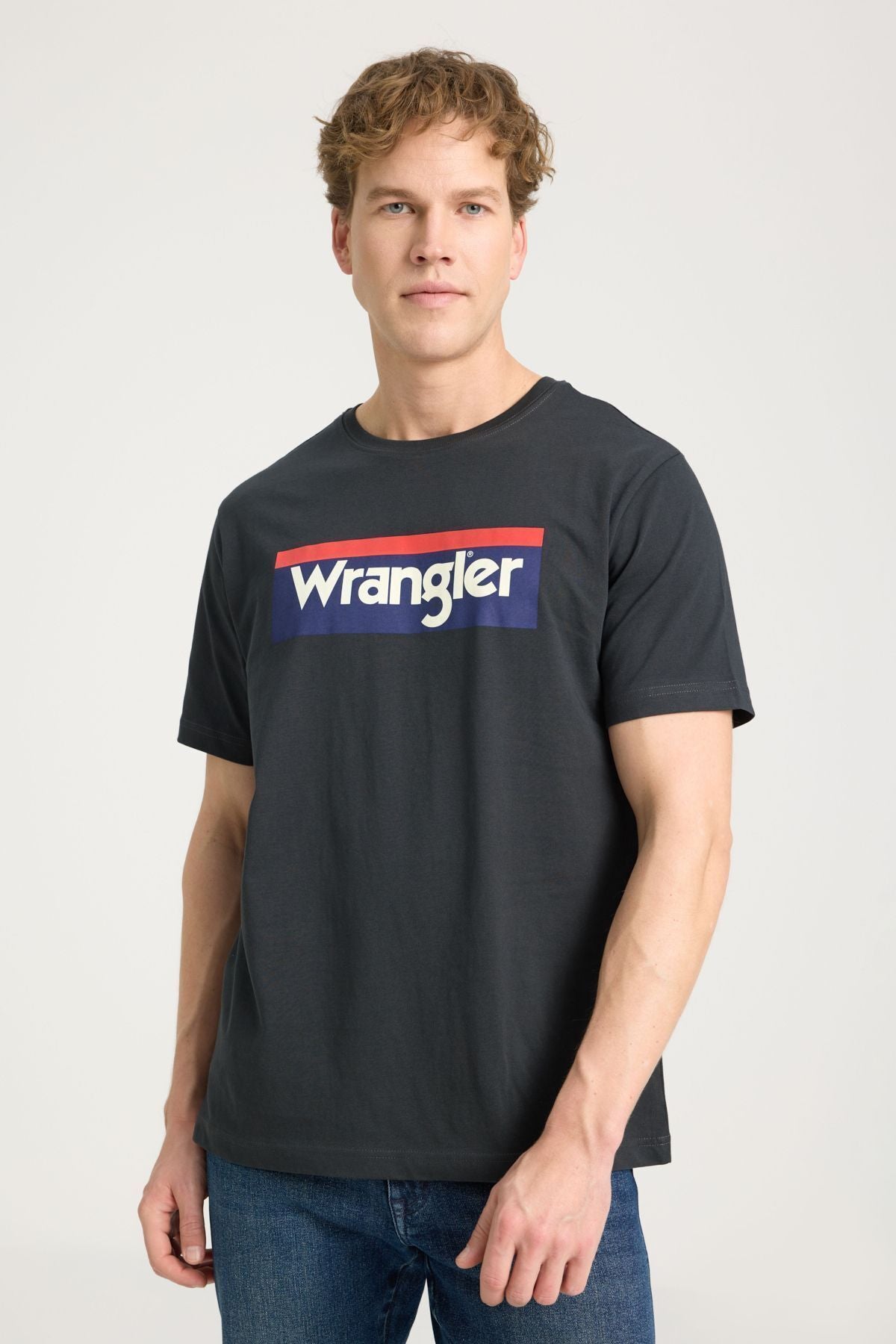 Wrangler Oversize Erkek T-Shirt - Kısa Kol - Minimalist Tarz Translation missing: tr.content.product_image_secondary