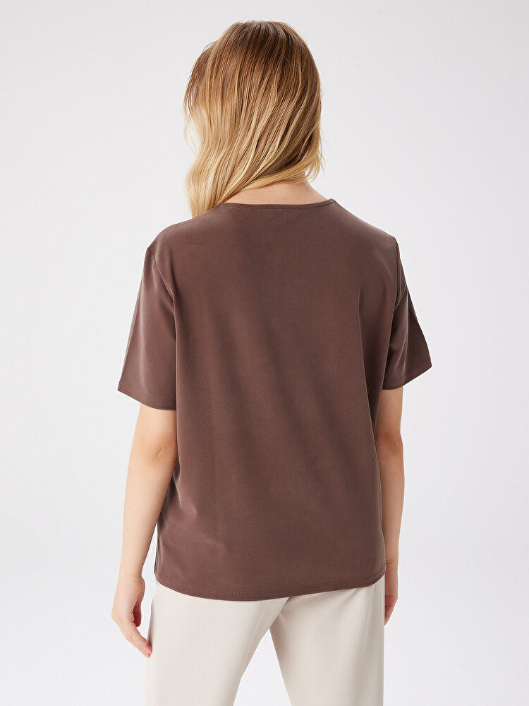 Yakası Taş Ve Zincir Şeritli V Yaka Tenselli T-Shirt UW27TSH069